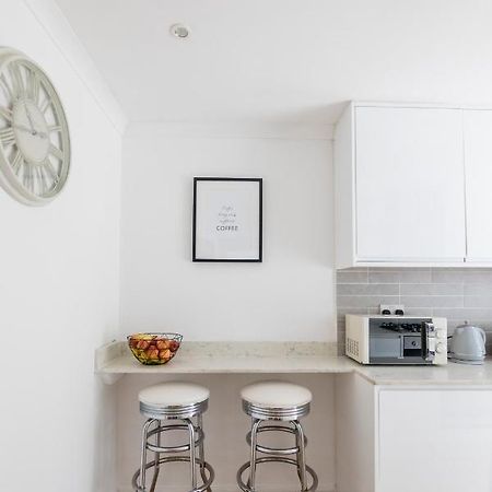Gorgeous Modern Apartment Near Redhill Station Inc Private Garden & Parking Ngoại thất bức ảnh