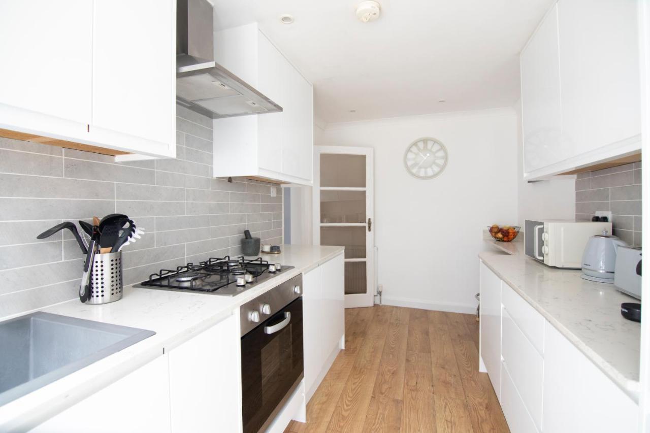 Gorgeous Modern Apartment Near Redhill Station Inc Private Garden & Parking Ngoại thất bức ảnh