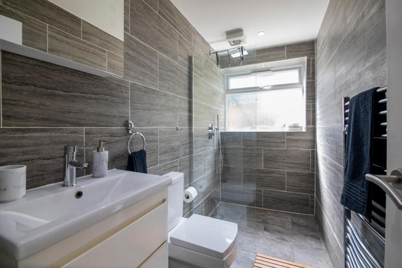 Gorgeous Modern Apartment Near Redhill Station Inc Private Garden & Parking Ngoại thất bức ảnh