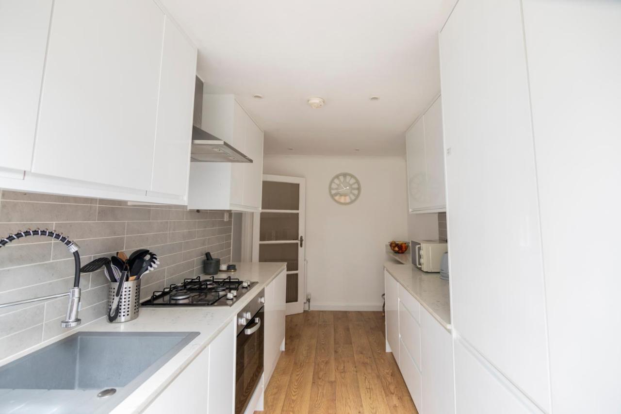 Gorgeous Modern Apartment Near Redhill Station Inc Private Garden & Parking Ngoại thất bức ảnh
