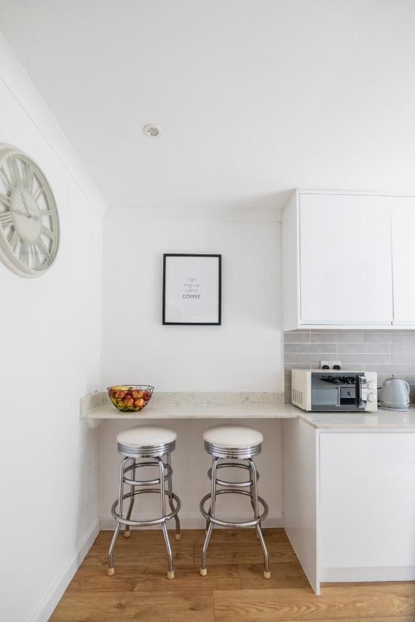 Gorgeous Modern Apartment Near Redhill Station Inc Private Garden & Parking Ngoại thất bức ảnh