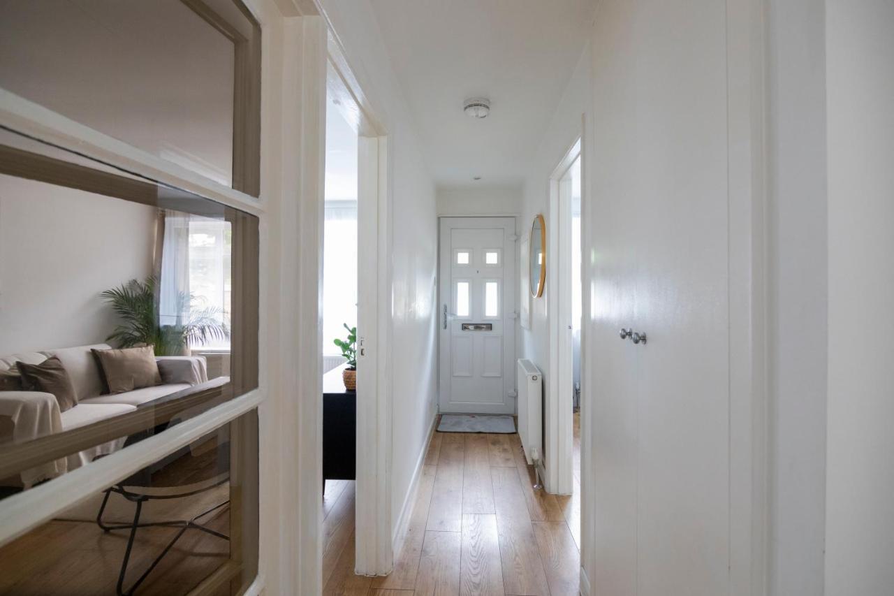 Gorgeous Modern Apartment Near Redhill Station Inc Private Garden & Parking Ngoại thất bức ảnh